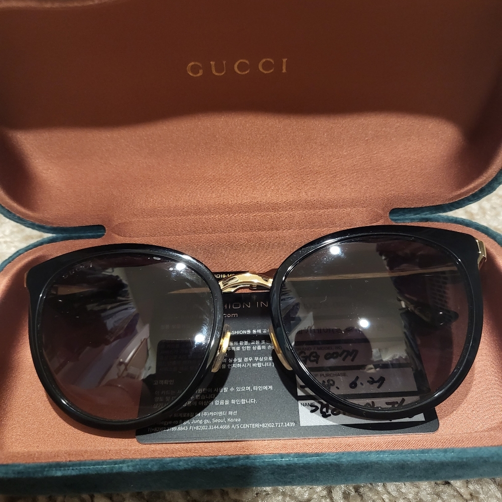 Gucci women sunglasses(authentic) - Picture 2 of 12
